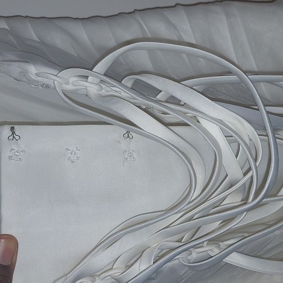 Wedding dress - Picture 3 of 5